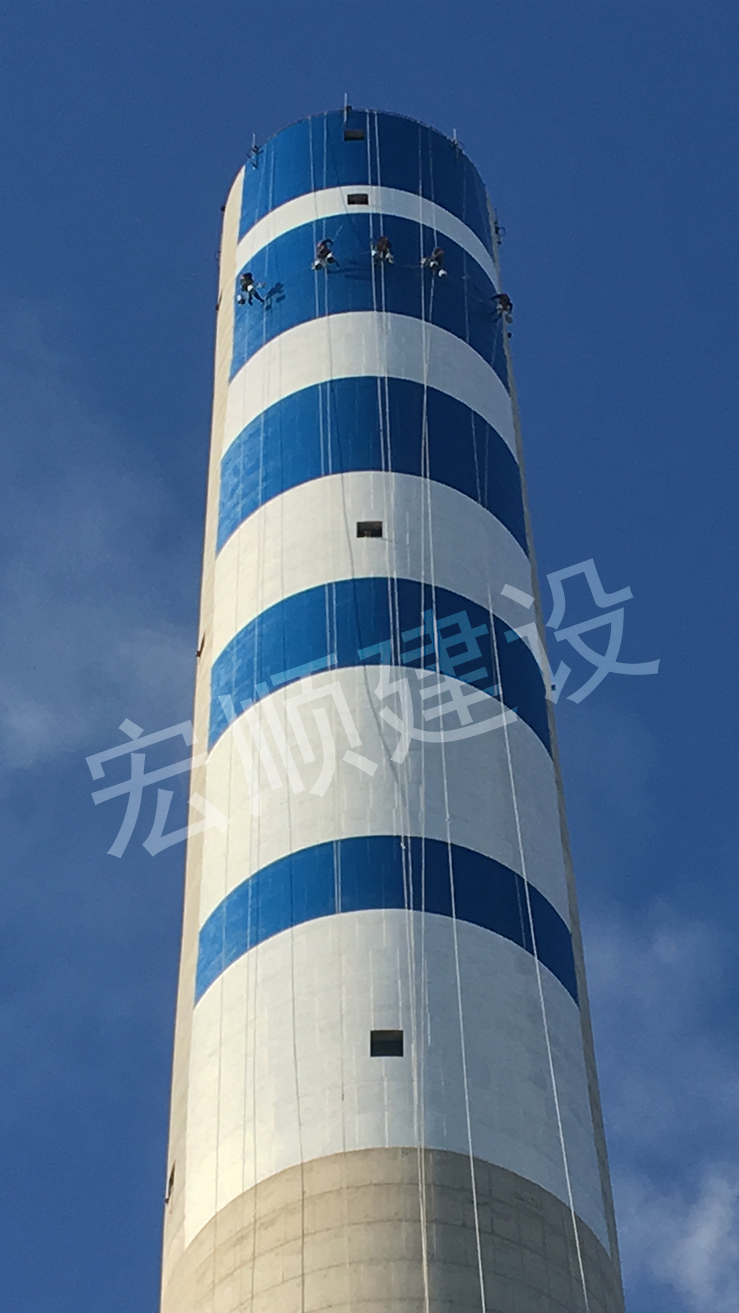 水泥煙囪外壁刷藍白色環標識能讓城市環境添加一道風景！